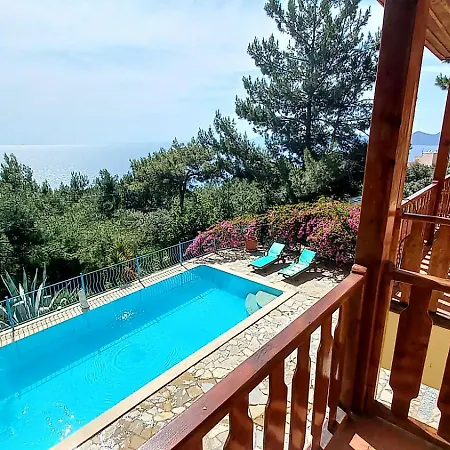 With Sea Views In Faralya וילה פאטהיה